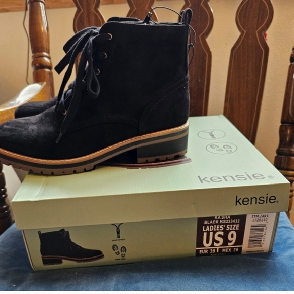 Kensie Ladies' Lace Up Boot nwt, size 9 - Picture 1 of 9